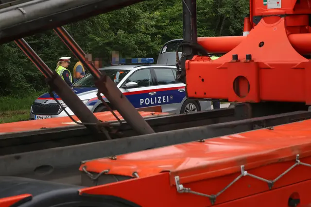 In Weißkirchen stießen ein Pkw und ein Kleintransporter bei der Autobahnauffahrt zusammen und verursachten eine Verkehrsbehinderung auf der Marchtrenker Straße.