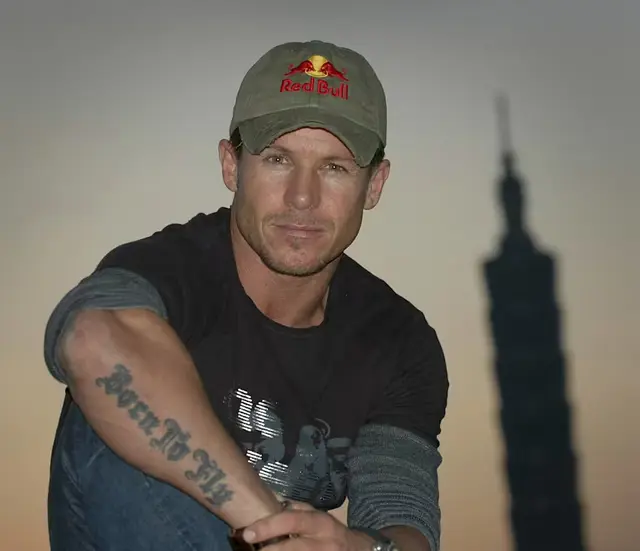 Baumgartners Motto: "Born to Fly" | Foto: Joerg Mitter/Red Bull Content Pool