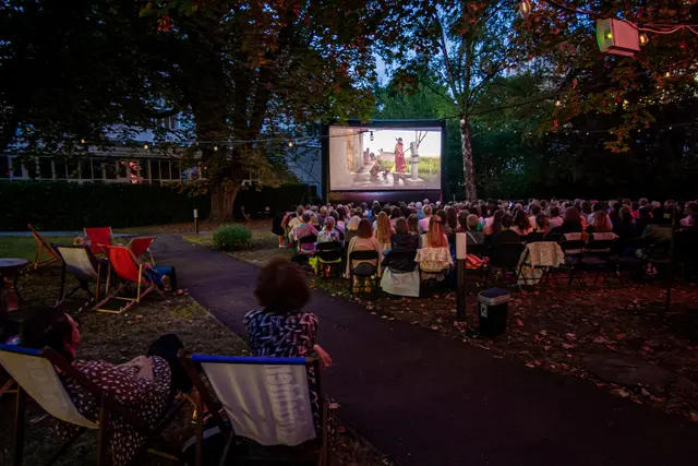 Zum zweiten Mal bespielt das Moviemento den Innenhof des Bischöflichen Priesterseminars mit einem Sommerkino. | Foto: A. Kep