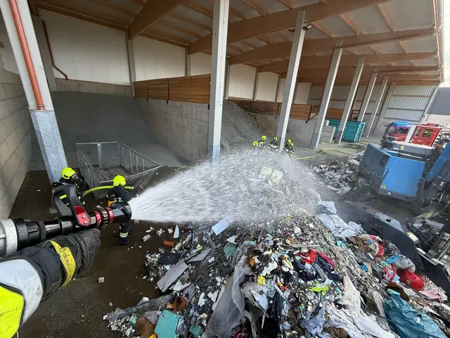 Durch das schnelle Eingreifen der sieben umliegenden Feuerwehren konnte Schlimmeres verhindert werden. | Foto: Waltl