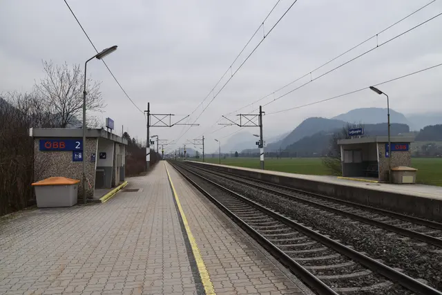 Die Bahnhaltestelle in Langkampfen wurde im Dezember 2023 aufgelassen. Jetzt bestätigt Bürgermeister Andreas Ehrenstrasser: Diese wird auch nie wieder aufsperren. | Foto: Barbara Fluckinger