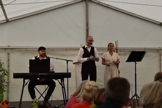 „Österreich an Witz“ mit Kristina Sprenger, Robert Kolar und Helmut Thomas Stippich beim Sommerfest in Berndorf. | Foto: Preineder