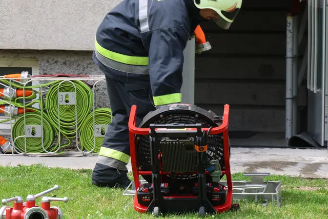 Großeinsatz der Einsatzkräfte in Wels-Neustadt. Ein vermeintliches Feuer stellte sich als angebranntes Essen heraus. | Foto: laumat.at
