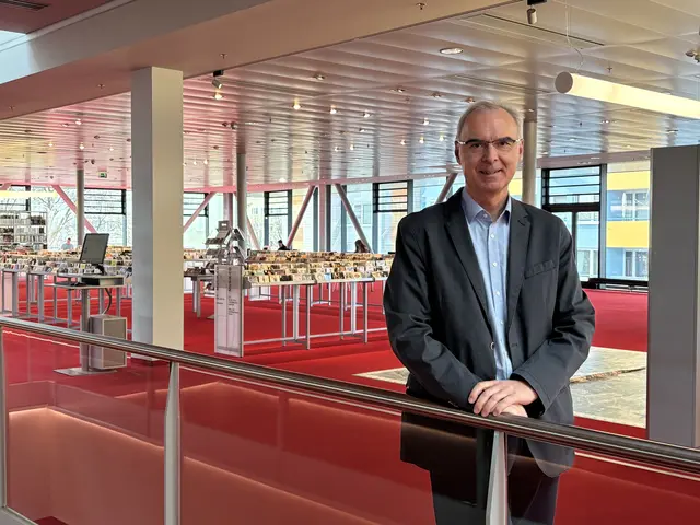 Helmut Windinger, Leiter der Stadtbibliothek.