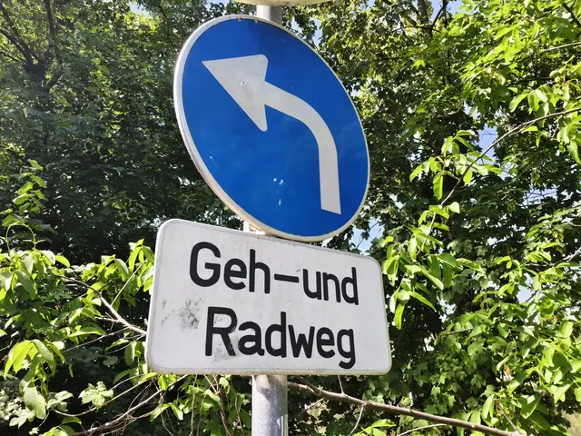 Wo sich Fußgängerinnen und Fußgänger wenig Raum mit Radfahrerinnen und Radfahrern teilen müssen, kommt es häufig zu Konflikten. | Foto: MeinBezirk