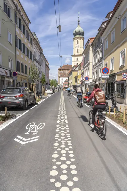 Die neuen Radrouten durch die Neutorgasse dürften den Rückgang in der Schmiedgasse begünstigt haben. | Foto: Foto Fischer