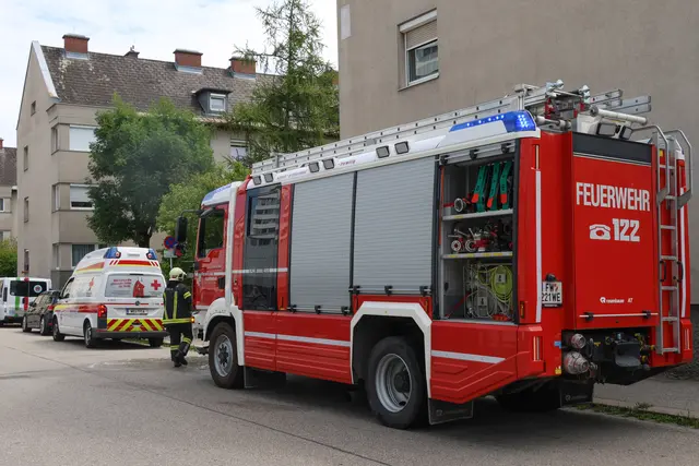 Großeinsatz der Einsatzkräfte in Wels-Neustadt. Ein vermeintliches Feuer stellte sich als angebranntes Essen heraus. | Foto: laumat.at