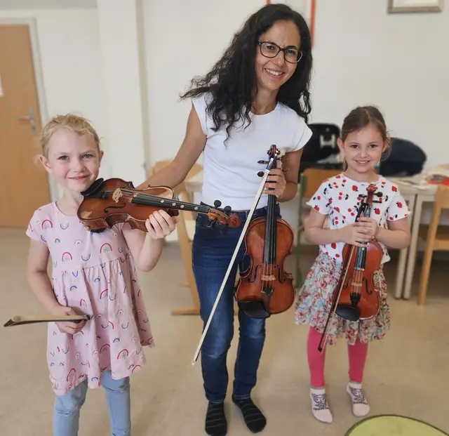 Der Geigenkennenlernkurs unter der Leitung von Maria Boneva war mit Musikspielen verbunden, sodass die Kids einen ganz natürlichen Zugang zu diesem Saiteninstrument finden konnten. | Foto: Musikfreunde Korneuburg