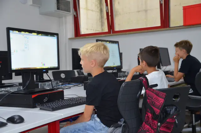 Mit Coding4Kids können Kinder und Jugendliche spielerisch programmieren lernen (Archivfoto). | Foto: i.ku