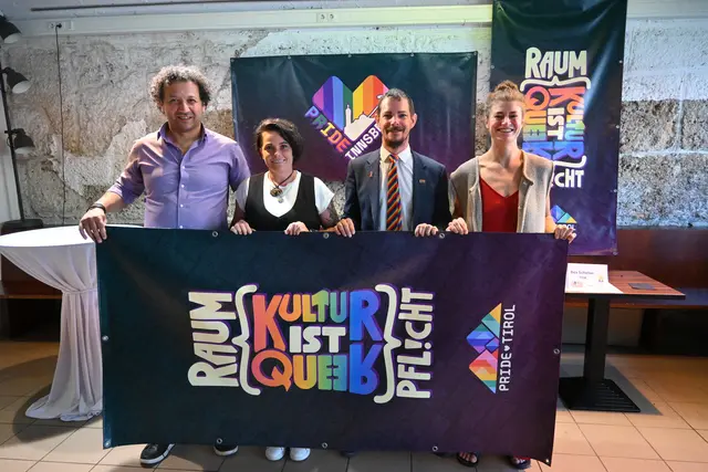 (v.l.) Paradeleiter Mesut Onay, Obperson Miss Mabuka, Oberperson Jayjay Kaiser, TDK (Tag der Kulturarbeit) Bea Scheller. | Foto: Königer