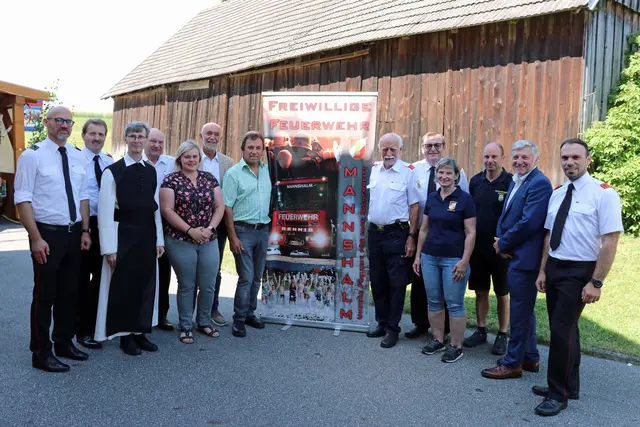 Markus Thaler, Andreas Honeder, Pater Bernhard Prem, Emmerich Thaler sen., Geschäftsführende Gemeinderätin (GfGR) Sandra Krecek, Bürgermeister Josef Schaden (ÖVP), GfGR Gemeinderat Gerhard Grünbeck, Wilfried Reichenvater, Hermann Bachtrog, GfGR Martina Honeder, Harald Thaler, Vizebürgermeister Günther Prinz (ÖVP), Thomas Kaufmann (v.l.). | Foto: Marktgemeinde Schweiggers