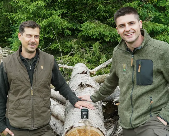 Rene Hacker aus Kirchschlag und Günther Tumfart aus Hellmonsödt (v. l.) möchten Wildfleisch einfach und für jeden zugänglich machen. | Foto: WildMeal