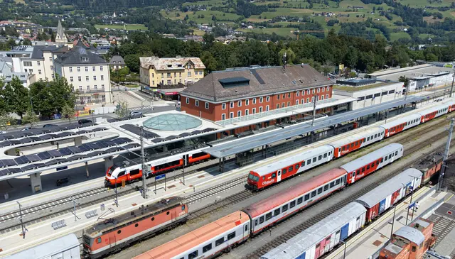 Die Festnahme am Bahnhof Lienz. | Foto: ÖBB/Brunner Images