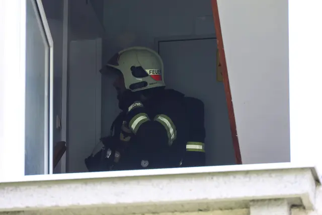 Großeinsatz der Einsatzkräfte in Wels-Neustadt. Ein vermeintliches Feuer stellte sich als angebranntes Essen heraus. | Foto: laumat.at