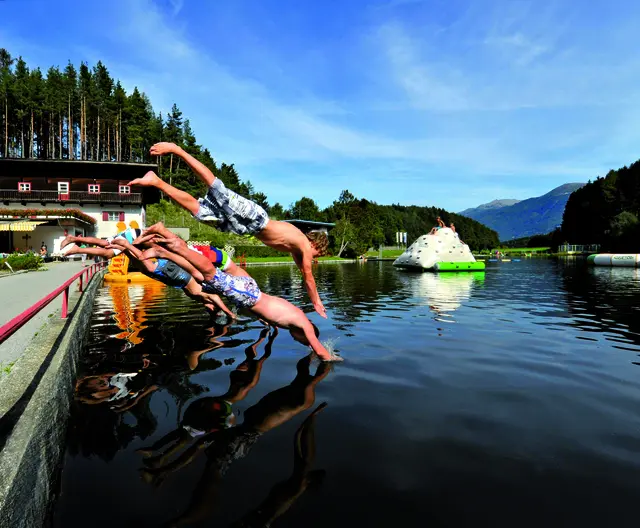 Anziehungspunkt für alle Wasserratten: Der frische Natterer See ist bereit! | Foto: Natterer See