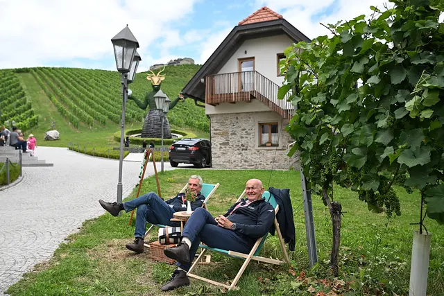 Die Teilnehmer machten es sich auch in den praktischen Liegen gemütlich | Foto: Josef Bodner