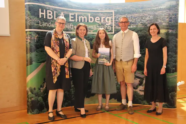 Katharina Reitner mit den Gratulanten. | Foto: HBLA Elmberg