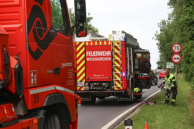 In Weißkirchen stießen ein Pkw und ein Kleintransporter bei der Autobahnauffahrt zusammen und verursachten eine Verkehrsbehinderung auf der Marchtrenker Straße.