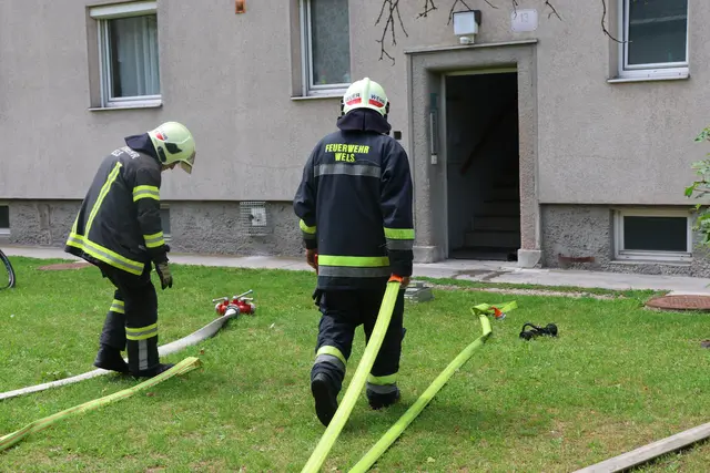 Großeinsatz der Einsatzkräfte in Wels-Neustadt. Ein vermeintliches Feuer stellte sich als angebranntes Essen heraus. | Foto: laumat.at