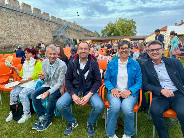 Bürgermeister aus umliegenden Gemeinden wie Christian Krottendorfer (Röschitz) und Andreas Fleischl (Straning-Grafenberg beide ebenfalls ÖVP) waren dabei. | Foto: Markus Kahrer