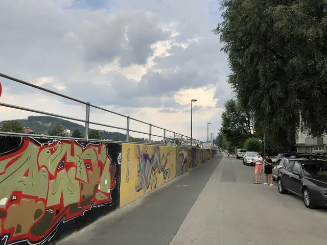 Ab kommenden Montag, 21. Juli 2025, wird die Fahrbahndecke am Makartkai – zwischen der Kreuzung Franz-Martin-Straße und der Zillertalstraße – saniert. | Foto: sm