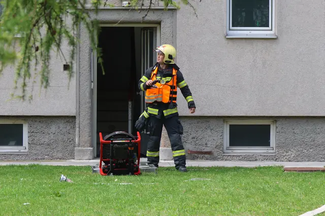 Großeinsatz der Einsatzkräfte in Wels-Neustadt. Ein vermeintliches Feuer stellte sich als angebranntes Essen heraus. | Foto: laumat.at