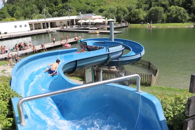 Die Teilnehmer an der Wettrutsch-WM flitzten in unterschiedlichen Techniken dem Ziel entgegen.  | Foto: Edith Ertl