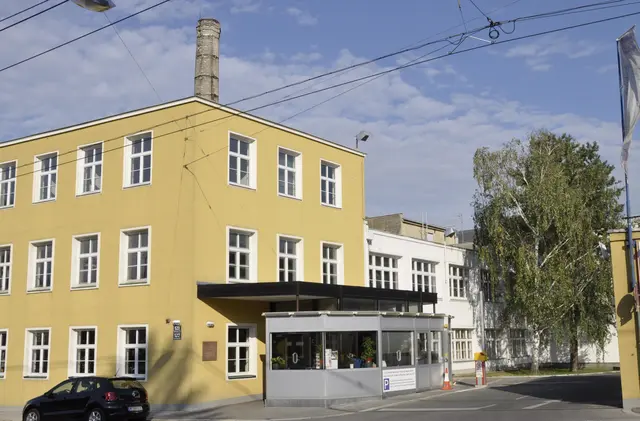 Der Eingang zu den ehemaligen Studios in der Speisinger Straße. | Foto: Anna Hlava