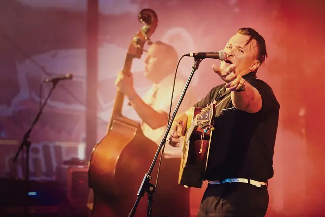 Beim Rollin’ Dudes Festival erleben Besucherinnen und Besucher Musik, Stil und Nostalgie in einer ganz besonderen Atmosphäre. | Foto: Photobilly