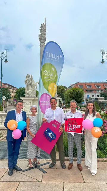 Bereit für die Outlet-Tage in Tulln: Bürgermeister Mag. Peter Eisenschenk, Sabine Riederer (stellvertretende Centerleiterin der Rosenarcade), Wirtschaftsstadtrat Mag. Lucas Sobotka, Johann Figl (Wirtschaftskammer NÖ), und Mag. Katharina Gfrerer (Centerleiterin der Rosenarcade). | Foto: Stadtgemeinde Tulln