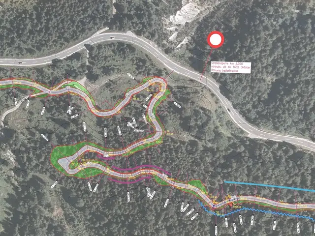 Es braucht zwei Kehren im Gelände, um die Strecke nicht zu steil werden zu lassen. | Foto: Reichel