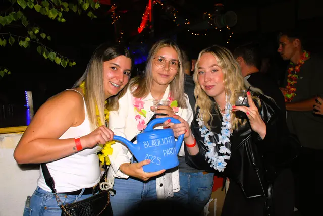 Hunderte  Besucher  ließen  sich die 1. Blaulichtparty der  Feuerwehr   nicht entgehen.