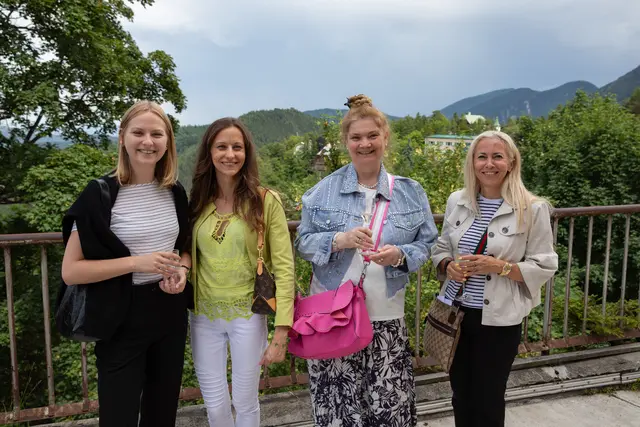 Ein wunderschöner Ausblick auf die Berglandschaft ist von der Terasse aus zu genießen. | Foto: er