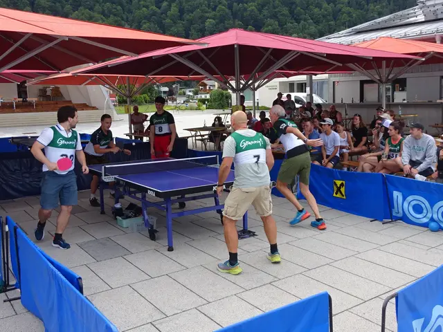 Flott um den Tischtennistisch ging es beim 3. Laferl-Turnier vor dem Kirchdorfer Pavillon 