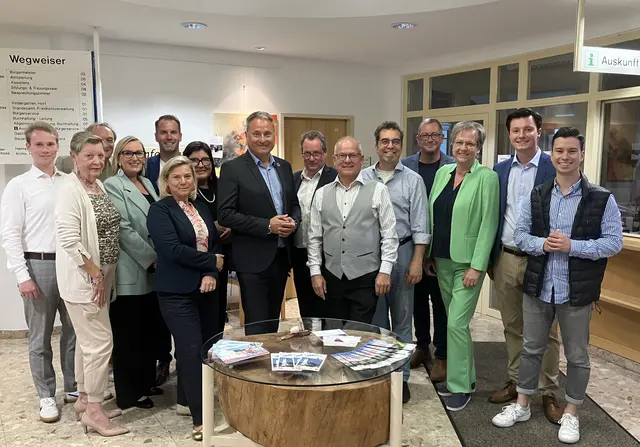 Mit 15 Sitzen ist VP stärkste Fraktion: Maximilian Kadlec, Christine Rieger, Burkhard Humpel, Manuela Dundler-Strasser, Lukas Lemmens, Barbara Benesch,  Christine Kröll, Michael Cech, Klaus Frischmann, Wolfgang Weixler, Bernhard Haas, Leopold Czerni, Ingrid Schreiner, Robin Auer, Anthony Grünsteidl | Foto: Volkspartei Gablitz