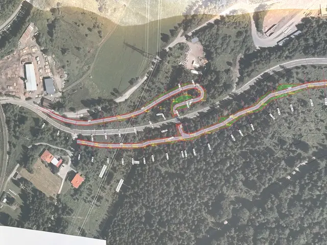 Die untere "Schlüsselstelle" des Radwegprojekts, im Bereich des Sägewerks Angerer. Hier wird eine Brücke errichtet, mit der die Straße gequert wird. | Foto: Reichel