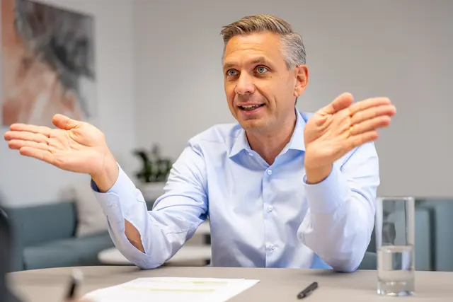 Am Samstag war Wirtschaftsminister Wolfgang Hattmannsdorfer (ÖVP) im Ö1-Mittagsjournal zu Gast.   | Foto: MeinBezirk