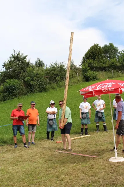 Baumstammweitwurf
