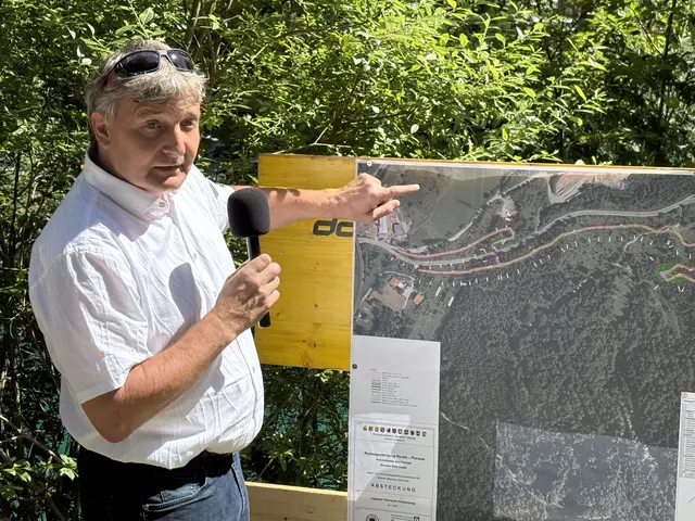 Substanzverwalter Markus Rudigier stellte das Radwegprojekt vor. | Foto: Reichel