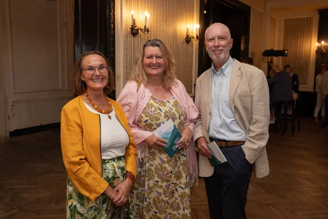 V.l.: Michaela Drahonsky, Edith Soukup und Gerhard Kleedorfer beim "Sommernachtstraum" der Reichenauer Festspiele im Südbahnhotel am Semmering. | Foto: er
