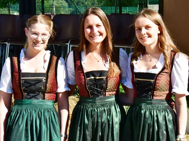 3 Marketenderinnen der MV Niederthalheim