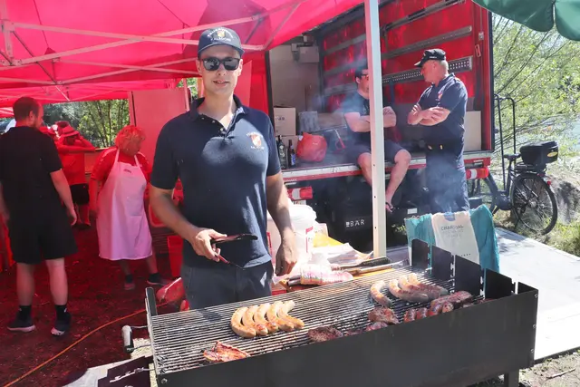 Hungrig und durstig brauchte beim Wassertag niemand sein, Florianis und helfende Hände sorgten für die Kulinarik.  | Foto: Edith Ertl