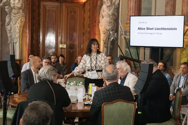 Alice Stori Liechtenstein vom Schloss Hollenegg for Design begrüßte die Gäste. | Foto: LippZahnschirm
