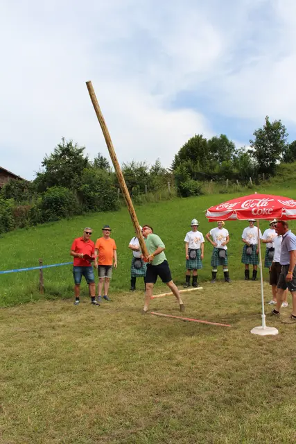 Baumstammweitwurf