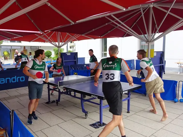 Spannende Partien rund um den Tischtennistisch lieferten sich 35 Hobbysportler am Kirchdorfer Dorfplatz