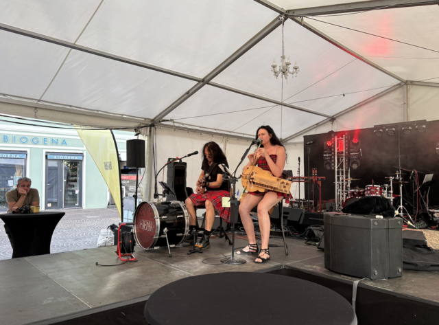 Das Dudelsack-Duo VERHARA eröffnete musikalisch den Abend. | Foto: MeinBezirk.at