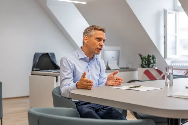 Am Samstag war Wirtschaftsminister Wolfgang Hattmannsdorfer (ÖVP) im Ö1-Mittagsjournal zu Gast.  