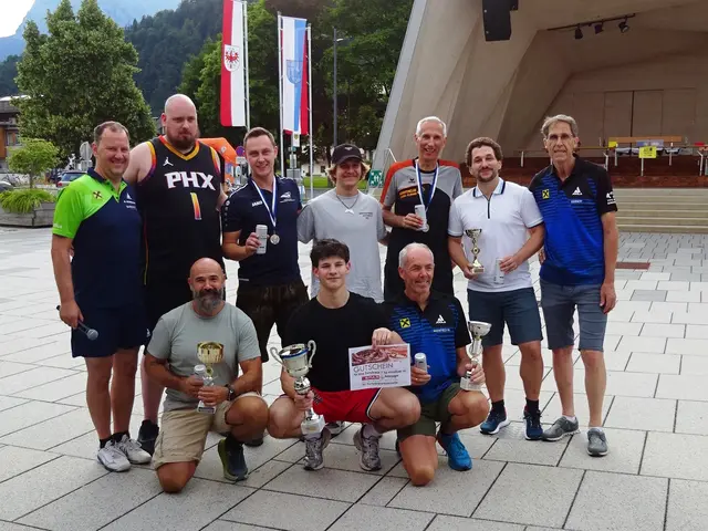 Organisatoren und Pokalgewinner freuten sich über ein gelungenes und lustiges Breitensport-Event