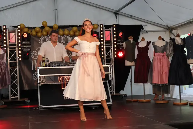 Ein weiteres Highlight: Ein ganz besonderes und einzigartiges Hochzeitsdirndl | Foto: MeinBezirk.at
