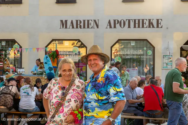 Es wird richtig gefeiert. | Foto: www.cine-motion.at / Ivanek